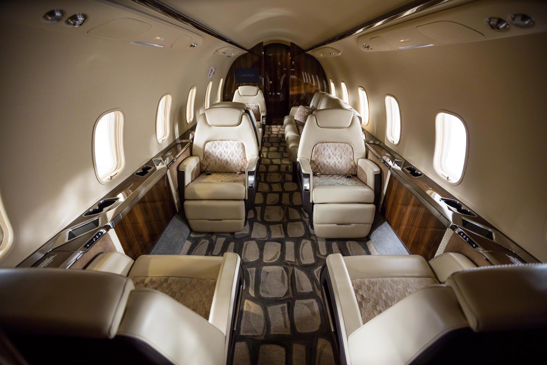 Challenger 350 Super Midsized Aircraft Flexjet